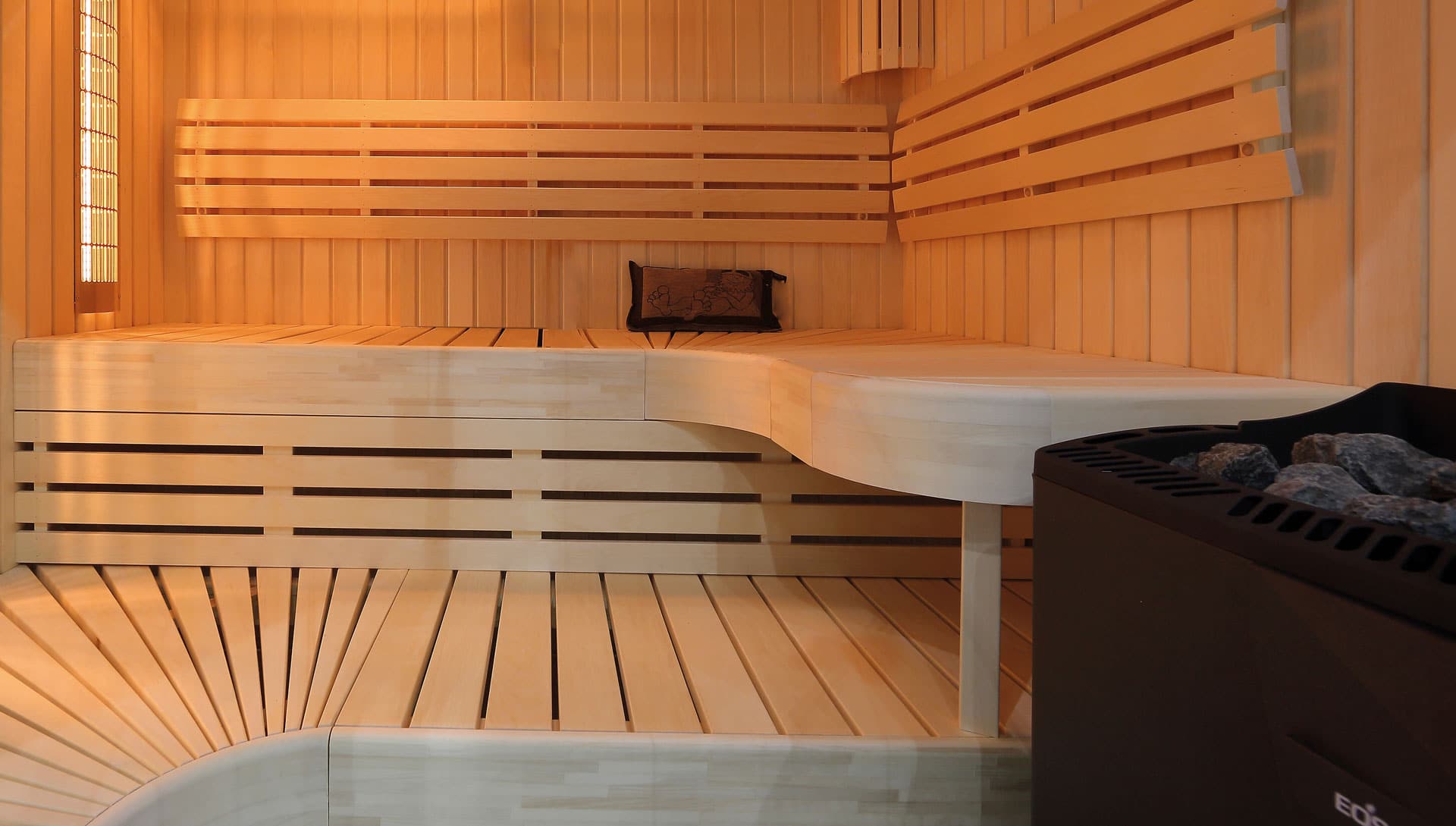 Saunaoefen und Steuerungen fuer Kabinen bis 25